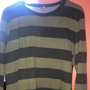 scoop neck long sleeve shirt